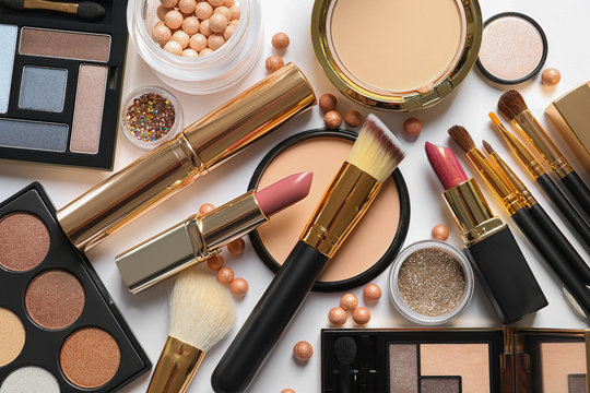 MAKE UP